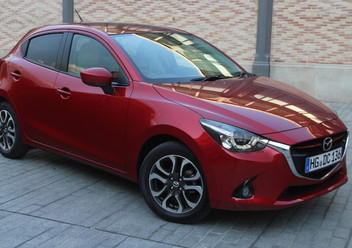 Tunel środkowy Mazda 2 III